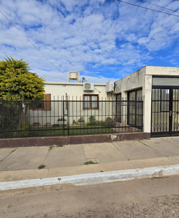 Casa de 3 dorm con Garage