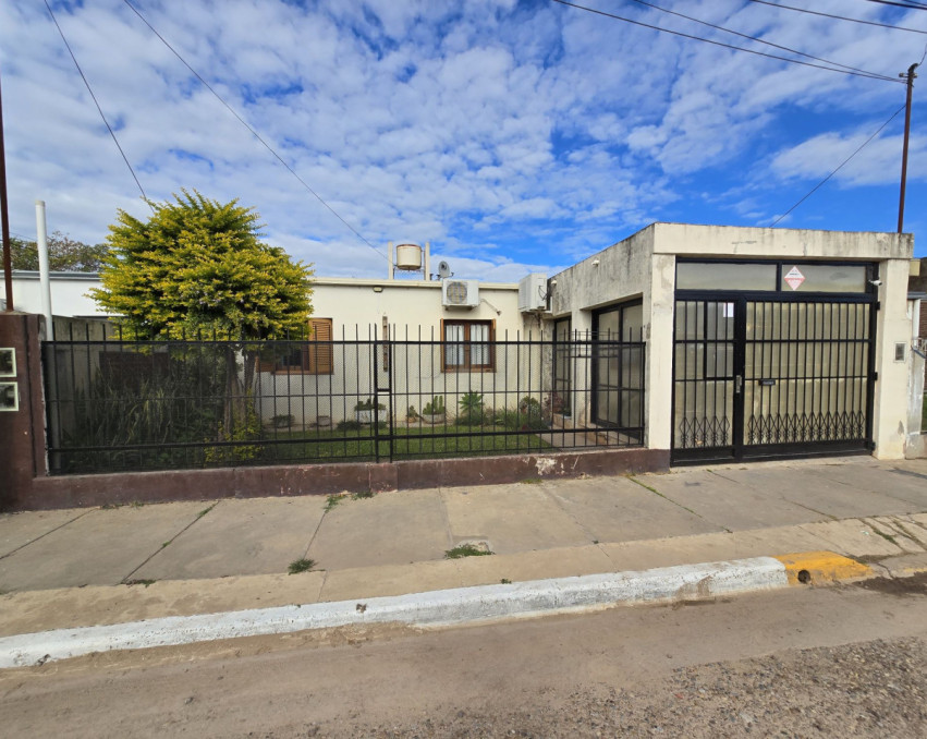 Casa de 3 dorm con Garage