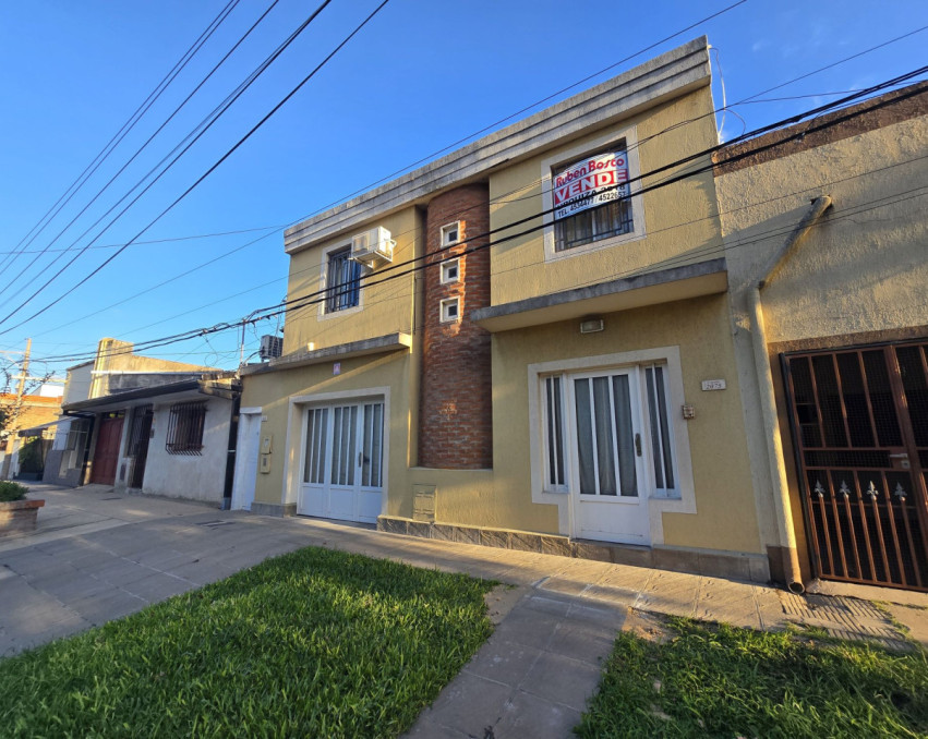 Casa al frente de 3 dorm