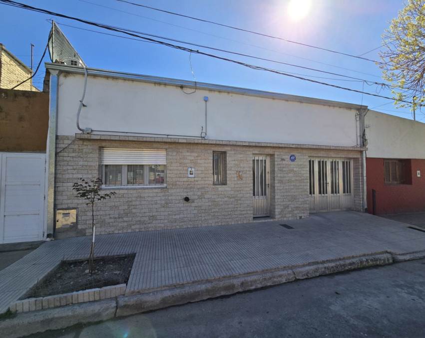 Casa de 2 dorm a mts de Avda. Freyre