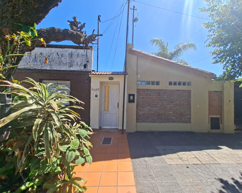 Casa Interna de 2 dorm y Patio